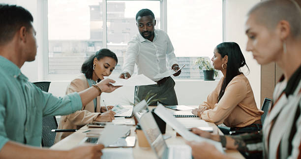 Une gestion de réseaux sociaux Lyon efficace repose donc sur un équilibre entre qualité du contenu et cadence de