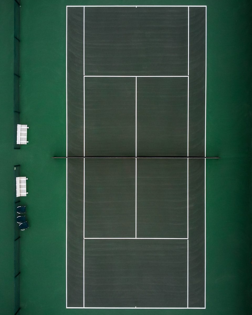 green tennis court