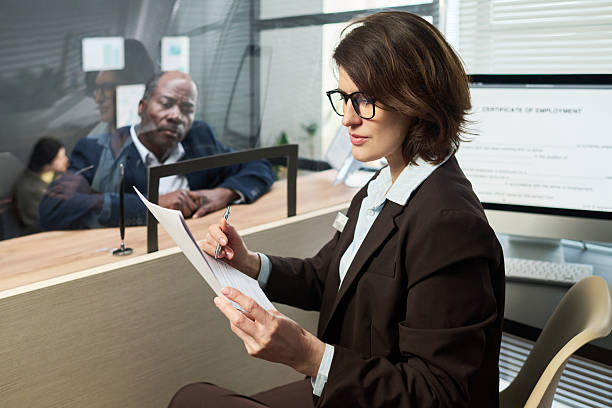 Pour un contenu réseaux sociaux Lyon, privilégiez des vidéos courtes de 30 à 60 secondes pour susciter l’intérêt dès les premières